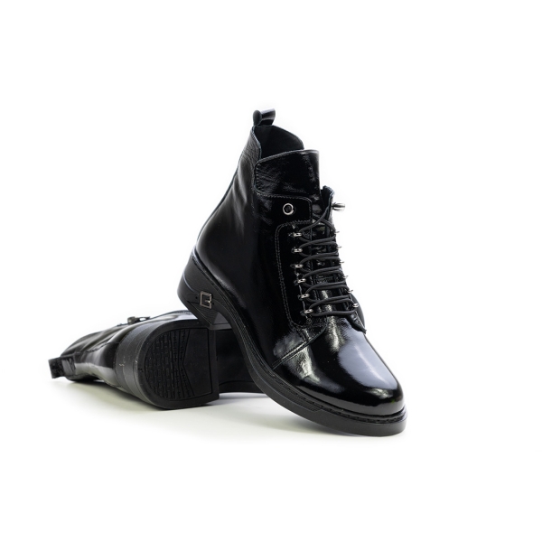 Дамски ежедневни боти от естествен лак черни B1 40-83-14