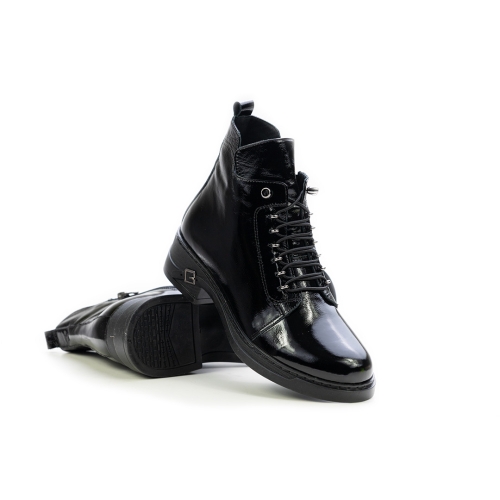 Дамски ежедневни боти от естествен лак черни B1 40-83-14