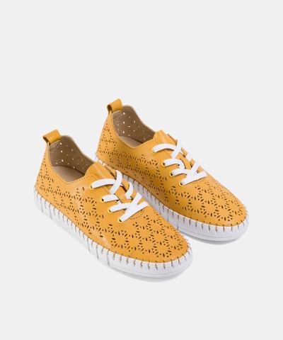 Дамски спортни обувки от естествена кожа в жълто 3830-021 Patricia Miller