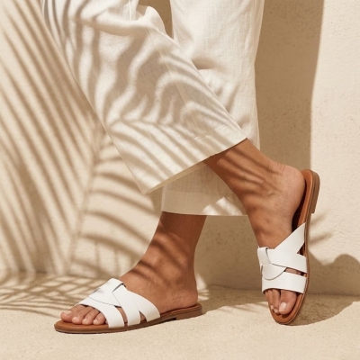 Дамски ежедневни чехли от естествена кожа в бяло 5805 Oh My Sandals